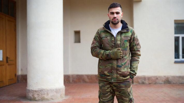 Призывник у военкомата в Казахстане – символ неявки и последствий уклонения от армии